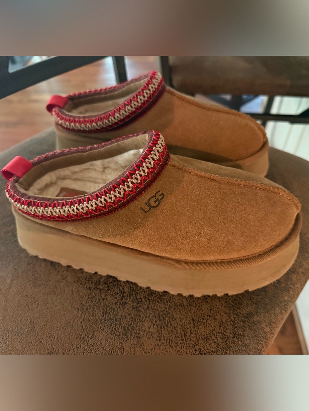 UGG Tazz II Chestnut Suede Platform Mule Boot Slipper - Red Trim - Like New